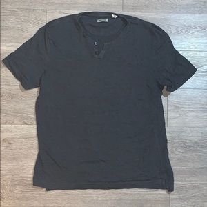 Kenneth Cole Reaction Henley V Neck T shirt Large